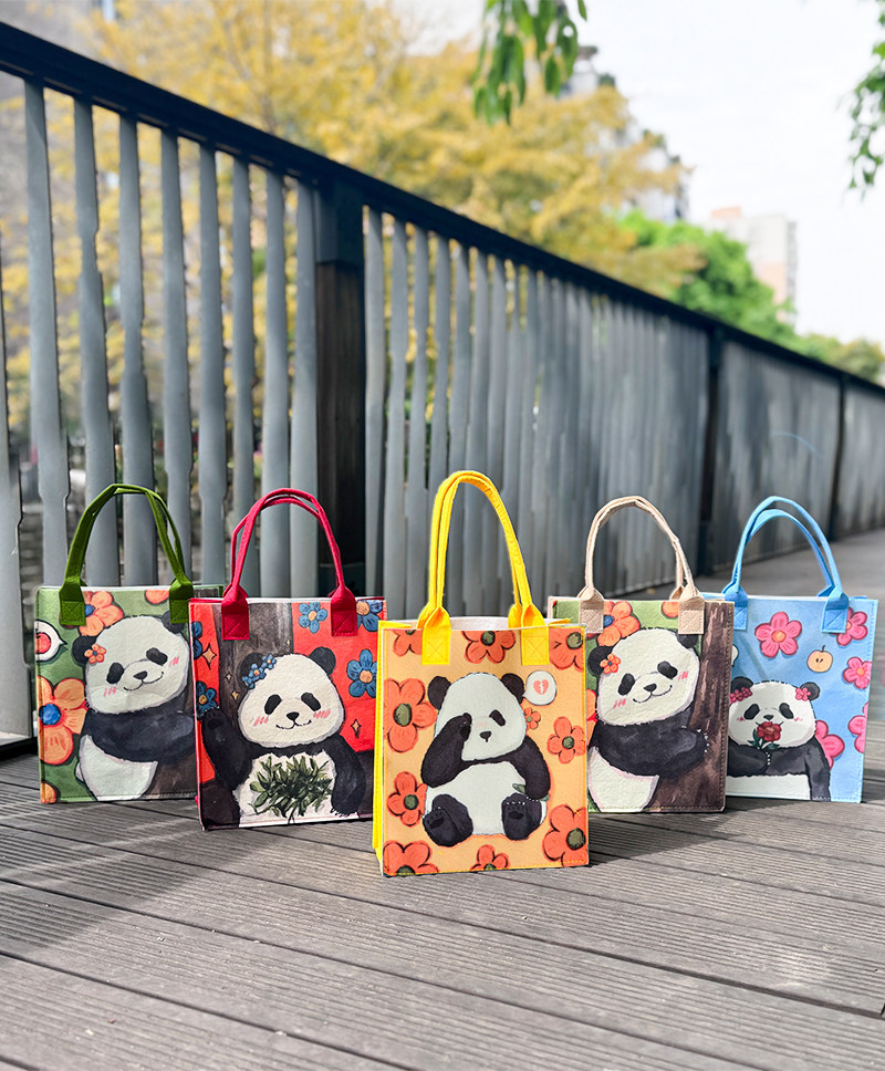 熊猫文创花花手提袋毛毡礼品袋伴手礼购物袋成都基地纪念品手拎袋,淘宝优惠券,粉丝福利购,淘宝优惠卷