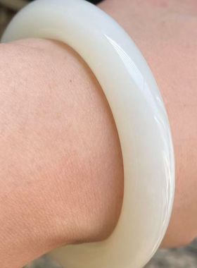 重磅推荐和田白玉肥圆条女手镯细腻油润性价比高过灯品质无结构