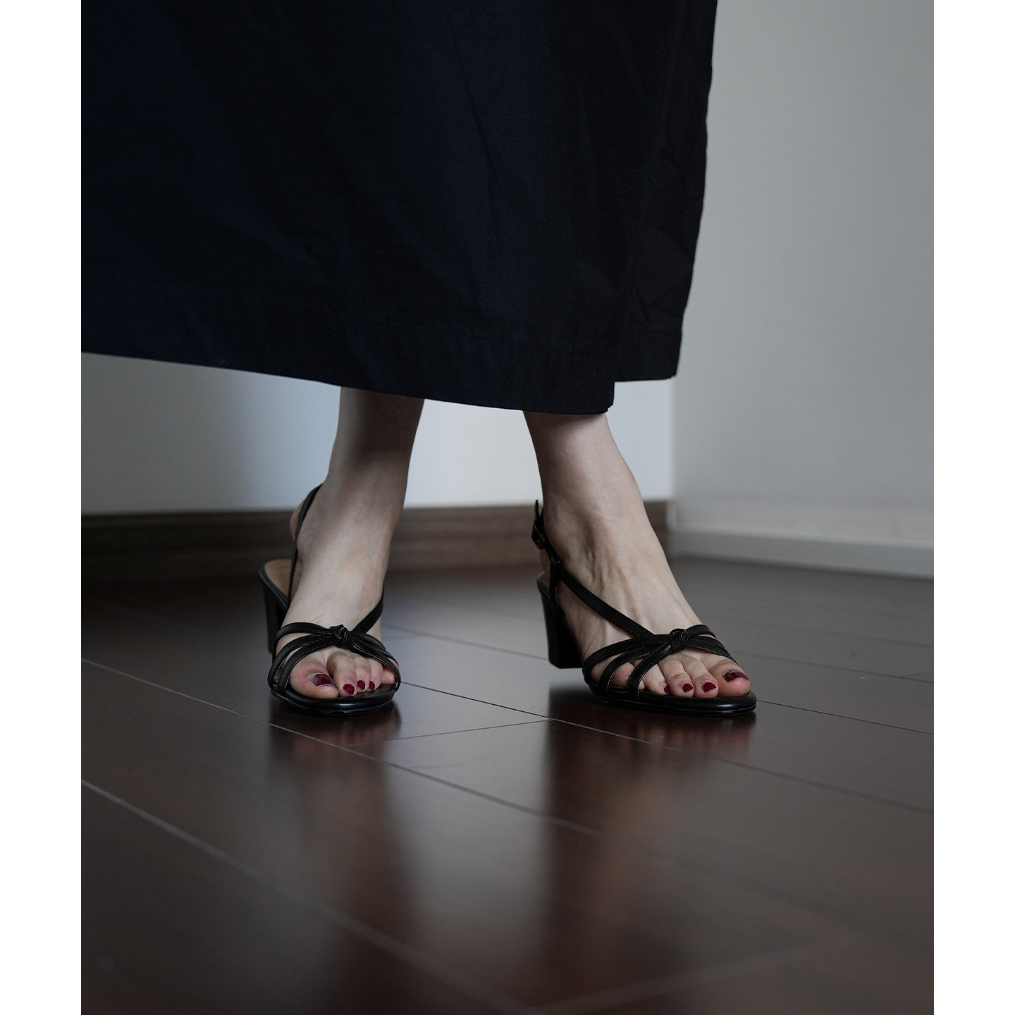 Fermina 2025新款法式轻复古露趾凉鞋女中跟鞋搭扣后空女鞋通勤风,淘宝优惠券,粉丝福利购,淘宝优惠卷