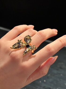 法式复古母贝镶嵌蝴蝶戒指