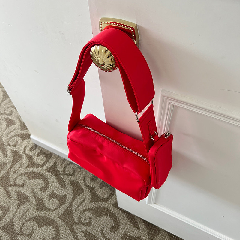 红色休闲吐司包2025新款夏季枕头斜挎小方包女小众百搭单肩腋下包,淘宝优惠券,粉丝福利购,淘宝优惠卷