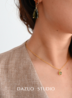 橄榄绿吊坠项链高级感配饰锁骨链