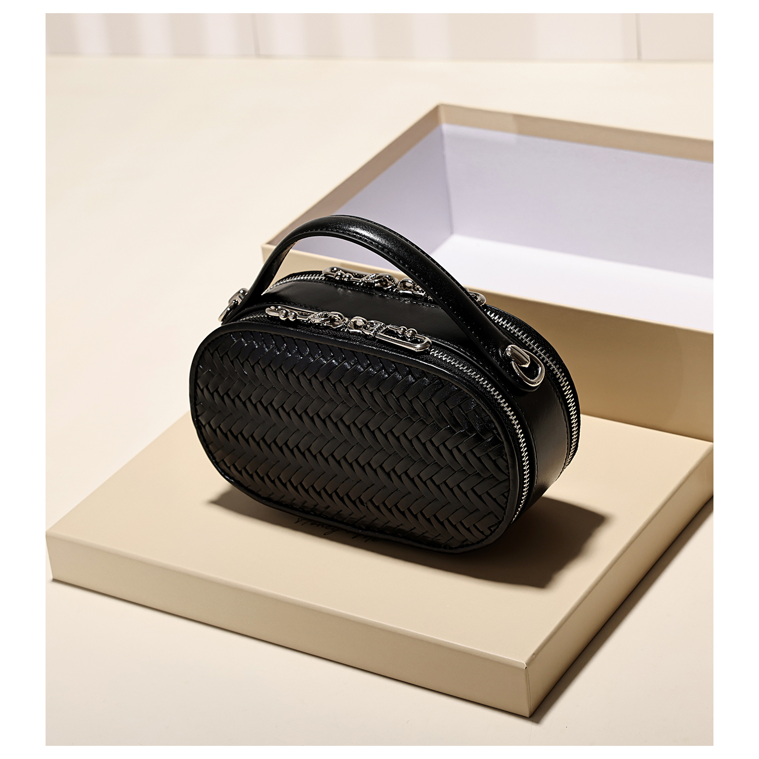 GXFMOD小众设计头层牛皮编织小方包女2025新款高级质感通勤斜挎包 - 图0