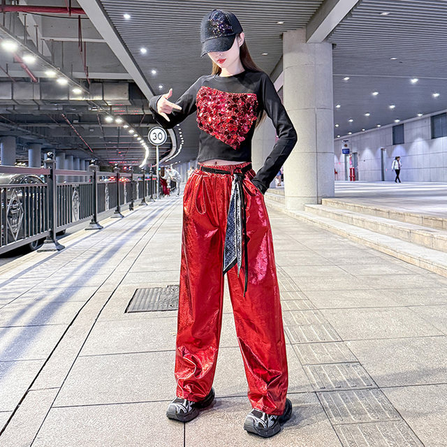 Shiny girl group dance performance hip-hop fashion set