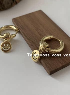 TOUCHVOSS小众金蛇金属笑脸吊坠耳环女韩国简约百搭ins素圈气质