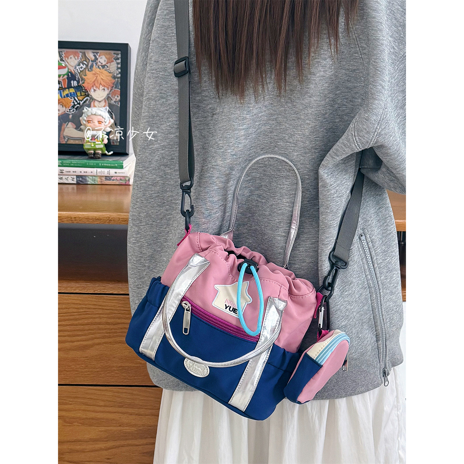 Retro contrasting color tie-mouth handbag student casual lightweight mobile phone bag women's niche design mini crossbody bag