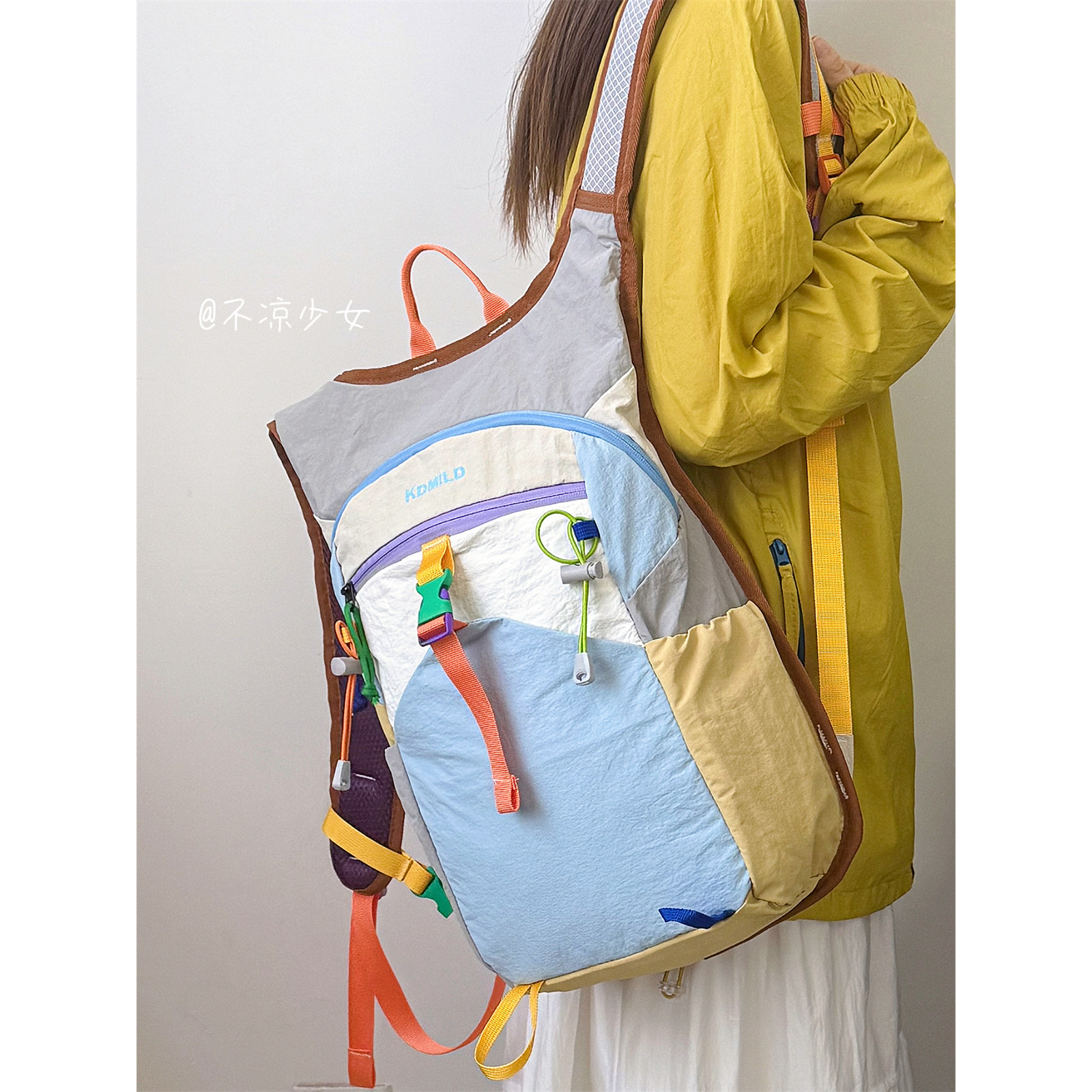 多巴胺小众运动轻便书包学生防水双肩包徒步登山户外旅行骑行背包,淘宝优惠券,粉丝福利购,淘宝优惠卷