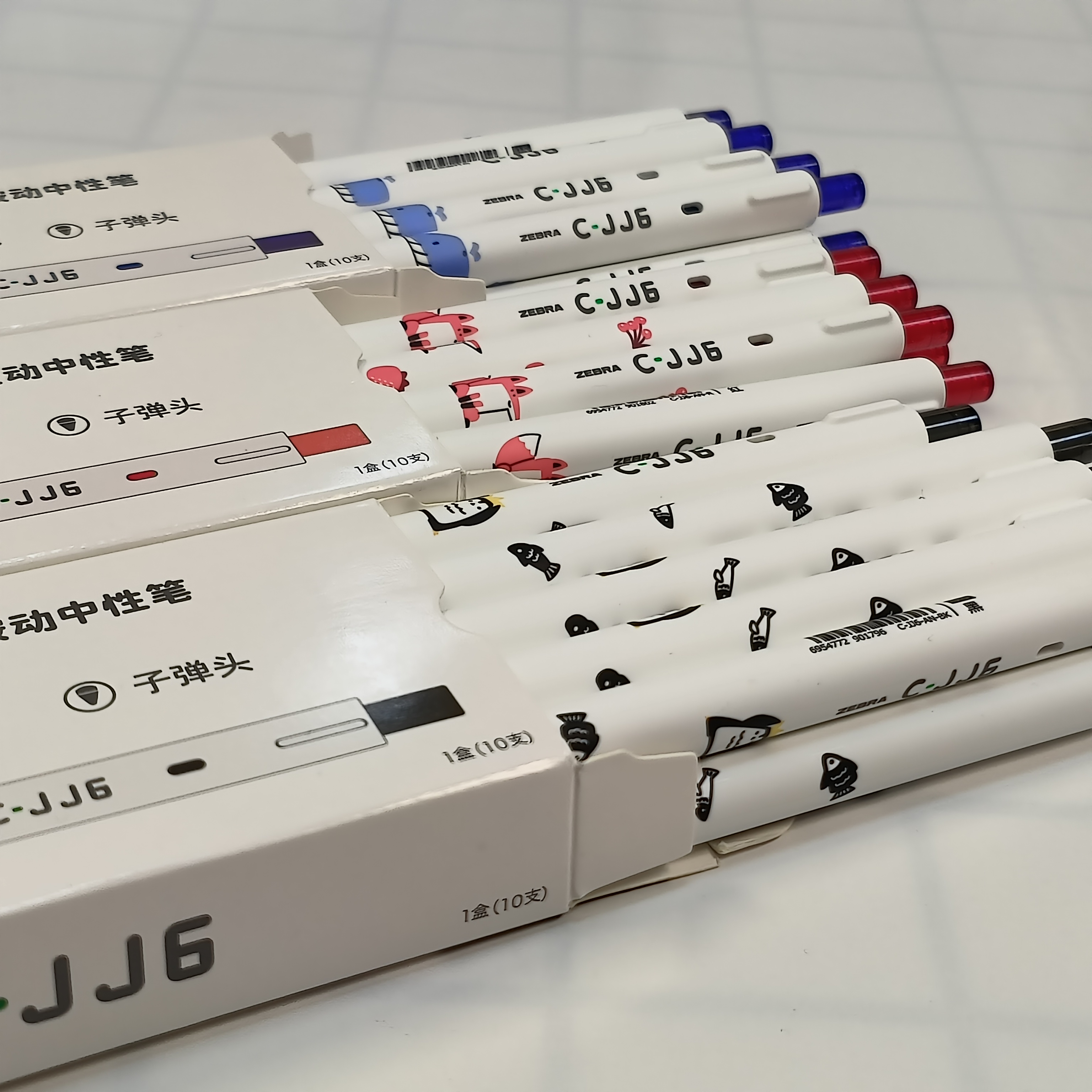 日本zebra斑马笔C-jj6动物限定款 可爱企鹅狐狸大象鲸鱼鳄鱼虹彩中性笔学生按动式水笔 彩色白杆刷题笔0.5mm - 图0