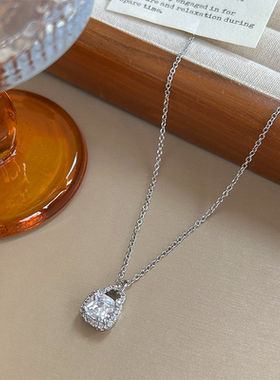 法式爆闪镶钻小包造型项链女小众设计感日常气质百搭温柔高级轻奢