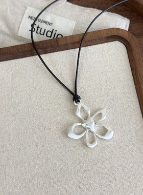 韩版ins博主银色镂空花朵项链女高级感黑绳抽拉可调节长款毛衣链