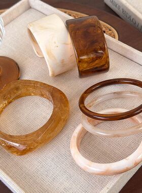 不规则宽边亚克力醋酸素圈手镯女小众设计手环镯子复古气质手饰品