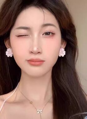 春日浪漫清新甜美白色珍珠山茶花花朵耳钉法国森系小众设计高级百