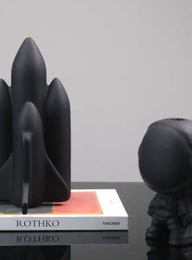 创意流浪地球周边 ins简约现代陶瓷宇航员太空人模型摆件软装配饰