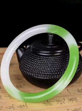 天然细圆条玉镯子飘花镯子