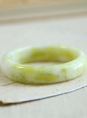 天然甜美风旺夫浅绿飘花玉手镯