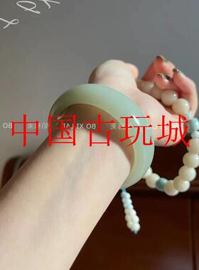 精品新疆和田玉冰种晴水玉镯子轮胎款青玉手镯百搭浅绿色女款手饰