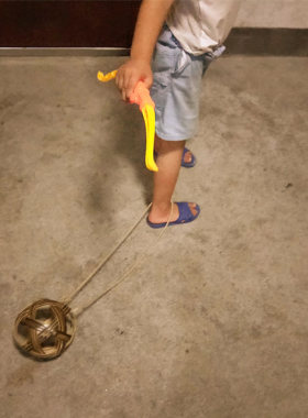 小孩子户外玩具脚拉球游戏道具