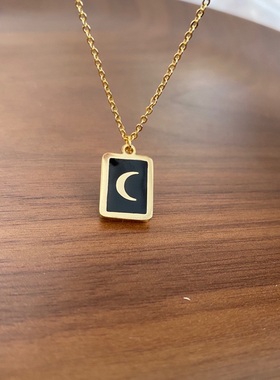 A.MU复古INS凤黑色方牌百搭项链