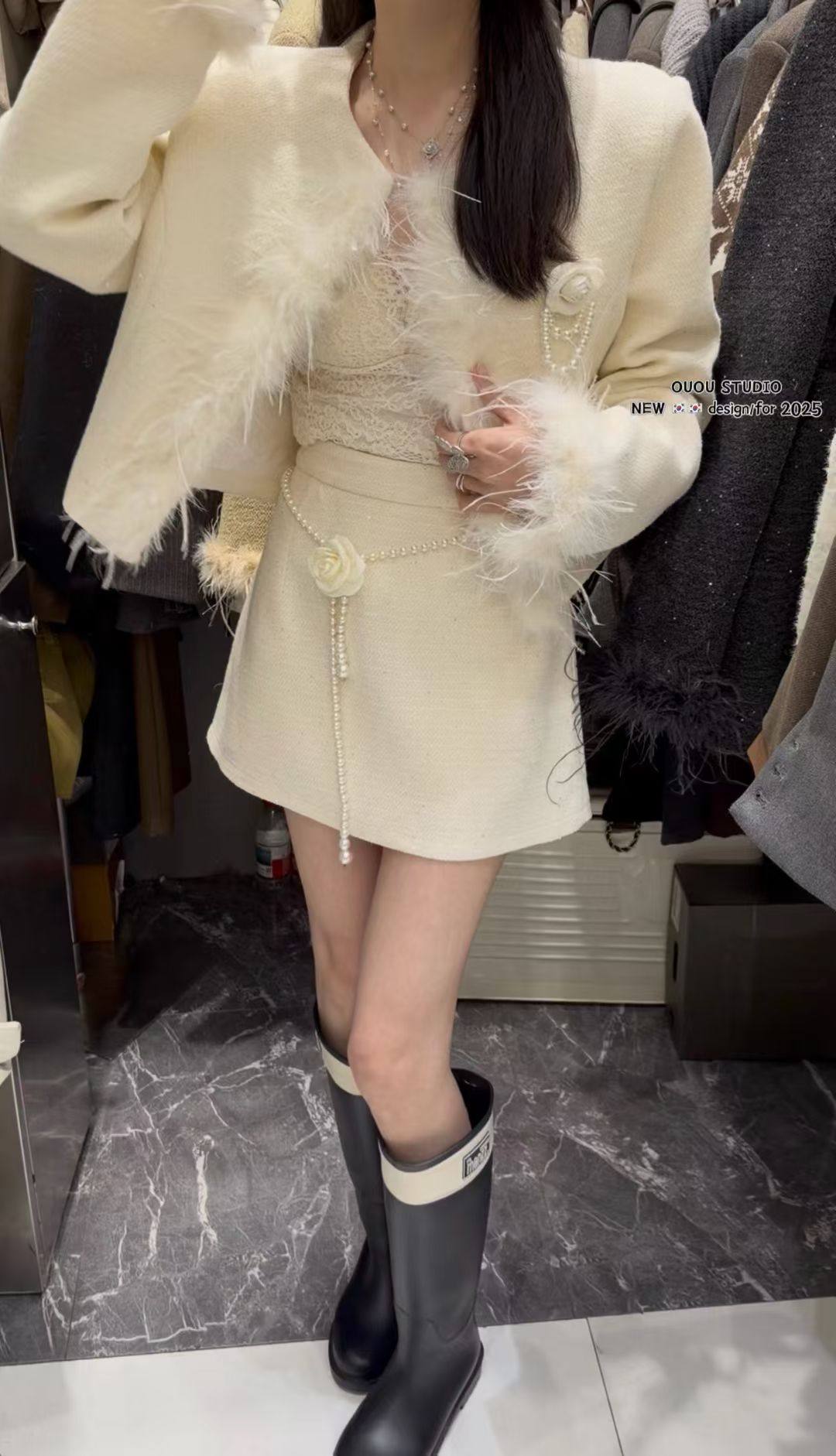 OUOU冬季2025新款小香风拼接羽毛山茶花毛呢外套高腰半身裙两件套,淘宝优惠券,粉丝福利购,淘宝优惠卷
