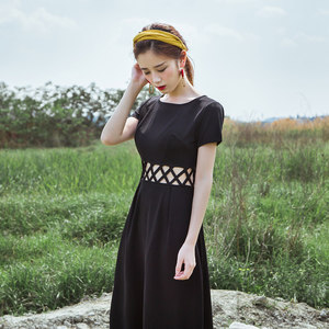 韩版露腰镂空连衣裙