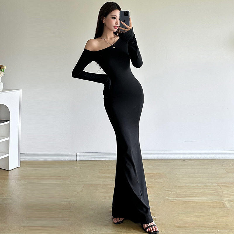 ROCKMORE【法式气质】黑色基础斜肩长袖连衣裙收腰露肩辣妹鱼尾裙 - 图1