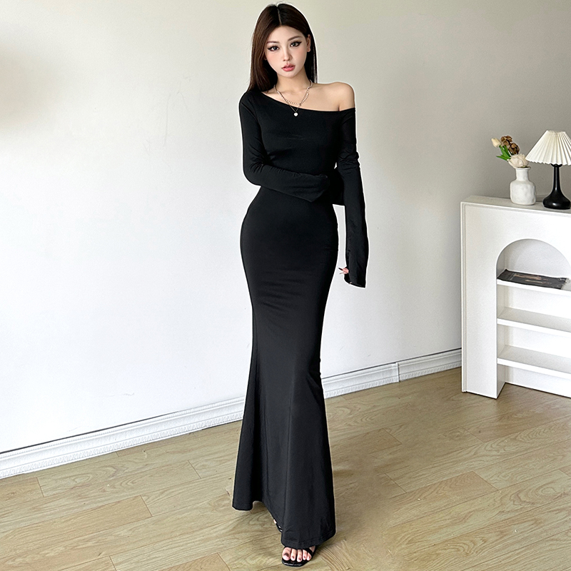 ROCKMORE【法式气质】黑色基础斜肩长袖连衣裙收腰露肩辣妹鱼尾裙 - 图0