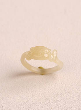 天然和田玉猴戒指 糖玉青白玉十二生肖猴指环 属龙三合戒圈