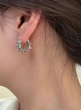 Vintage Metal Irregular Wavy Pleated Hoop Earrings For Women