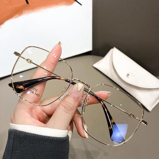 Kann mit einem verschreibungspflichtigen Augenrahmen im gleichen Stil von Xiaohongshu ausgestattet werden