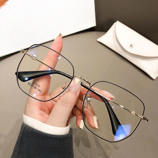 Kann mit einem verschreibungspflichtigen Augenrahmen im gleichen Stil von Xiaohongshu ausgestattet werden