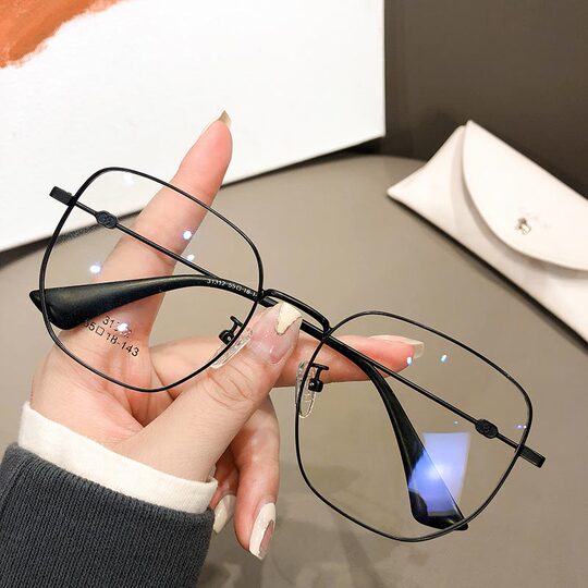 Kann mit einem verschreibungspflichtigen Augenrahmen im gleichen Stil von Xiaohongshu ausgestattet werden