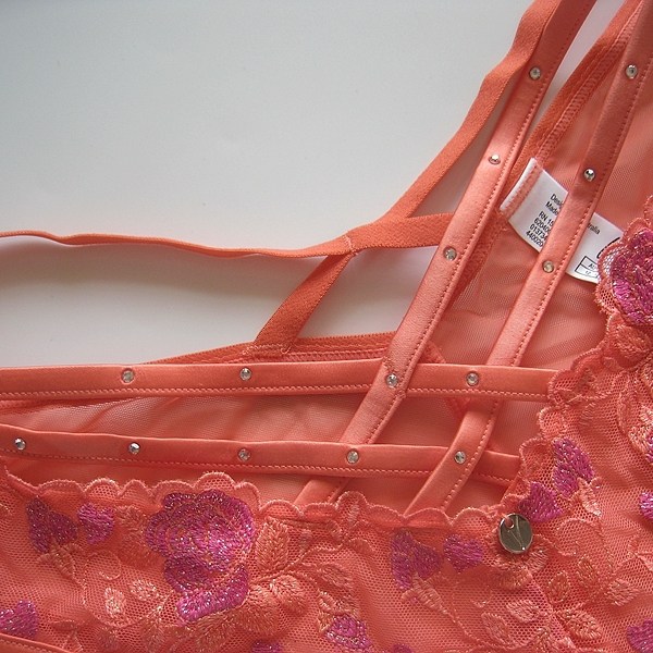 推荐~VP~网纱精美刺绣闪丝烫钻女士中低腰款三角内裤,淘宝优惠券,粉丝福利购,淘宝优惠卷