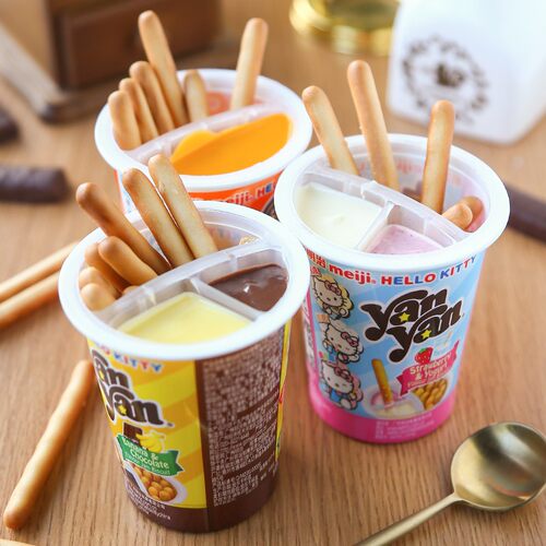 Meiji明治hello kitty欣欣杯巧克力味酱饼干条 儿童手指饼3杯装 - 图1