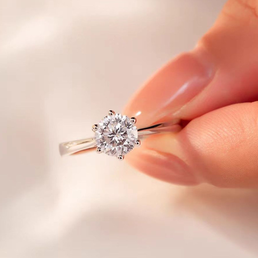 Classic six-claw artificially cultivated diamond ring for women to propose, marry and give to their girlfriends