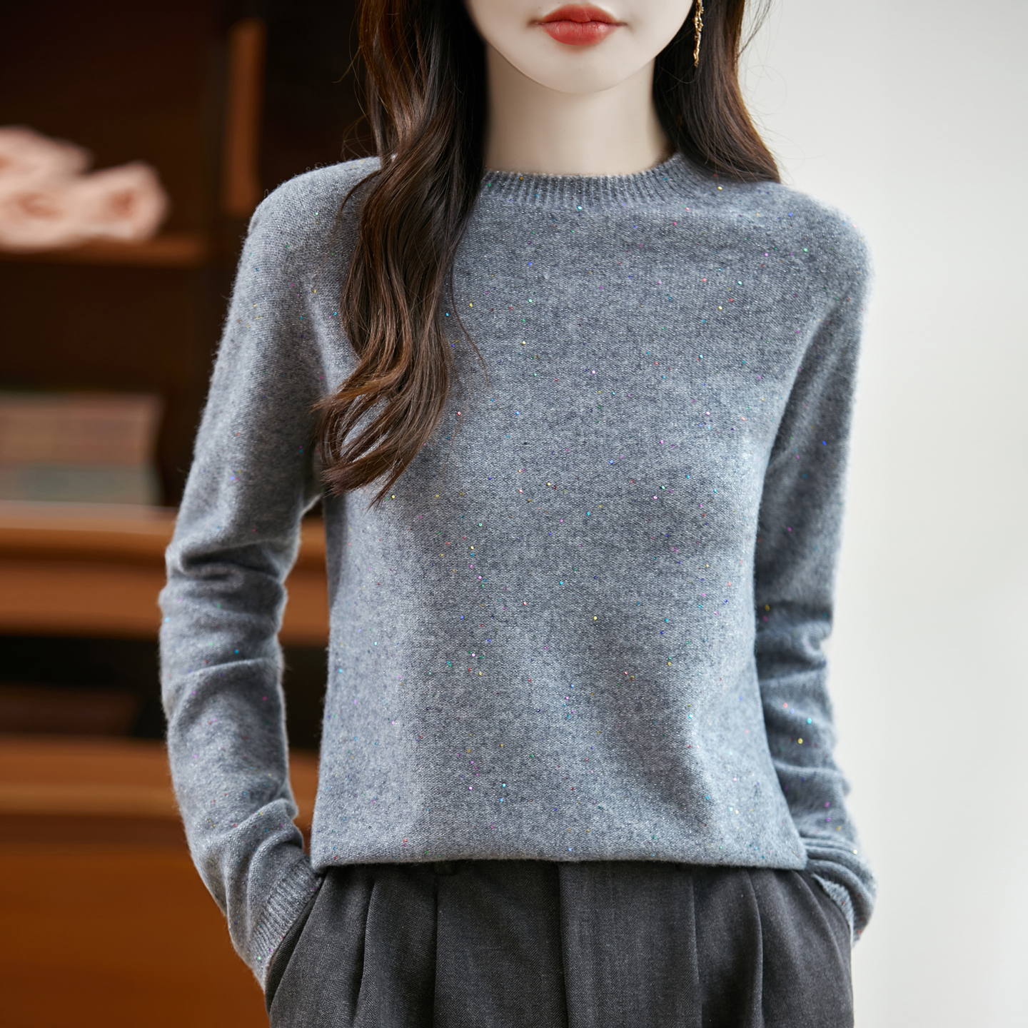 秋冬新款一线成衣羊毛衫女圆领设计感宽松毛衣亮片珠纱针织打底衫 - 图1