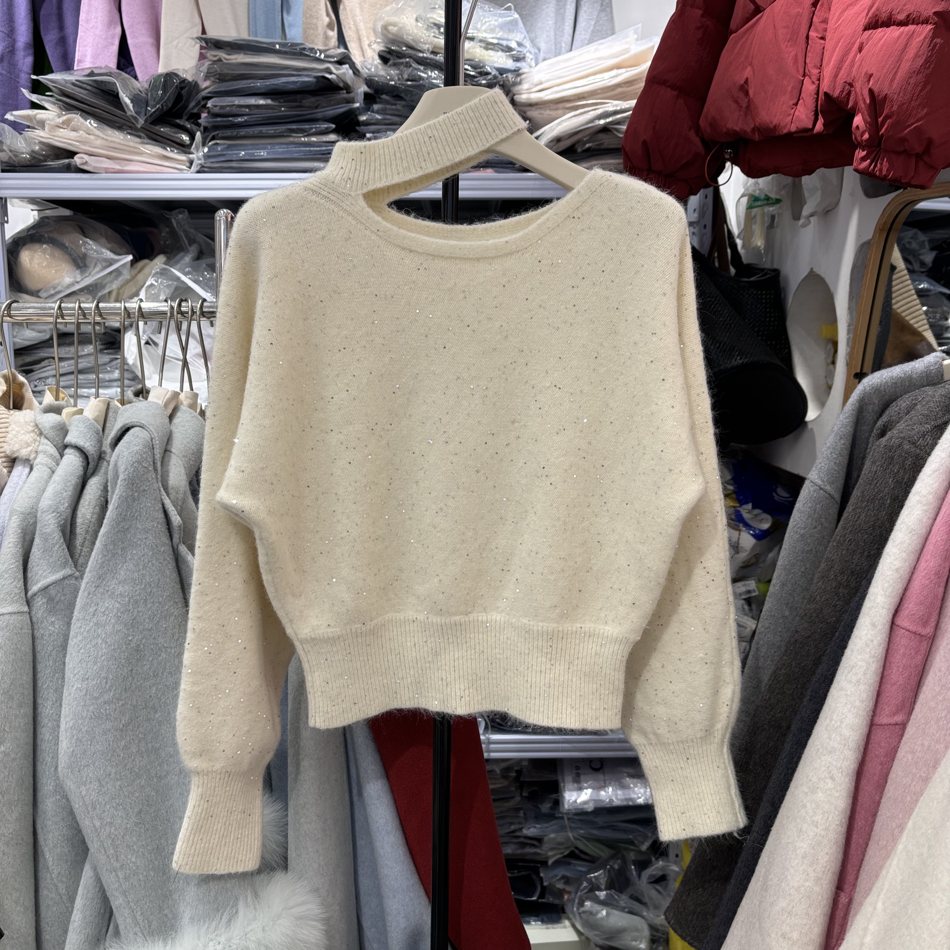 韩系温柔风圆领挂脖亮片针织衫女2025冬季小心机时髦百搭毛衣,淘宝优惠券,粉丝福利购,淘宝优惠卷