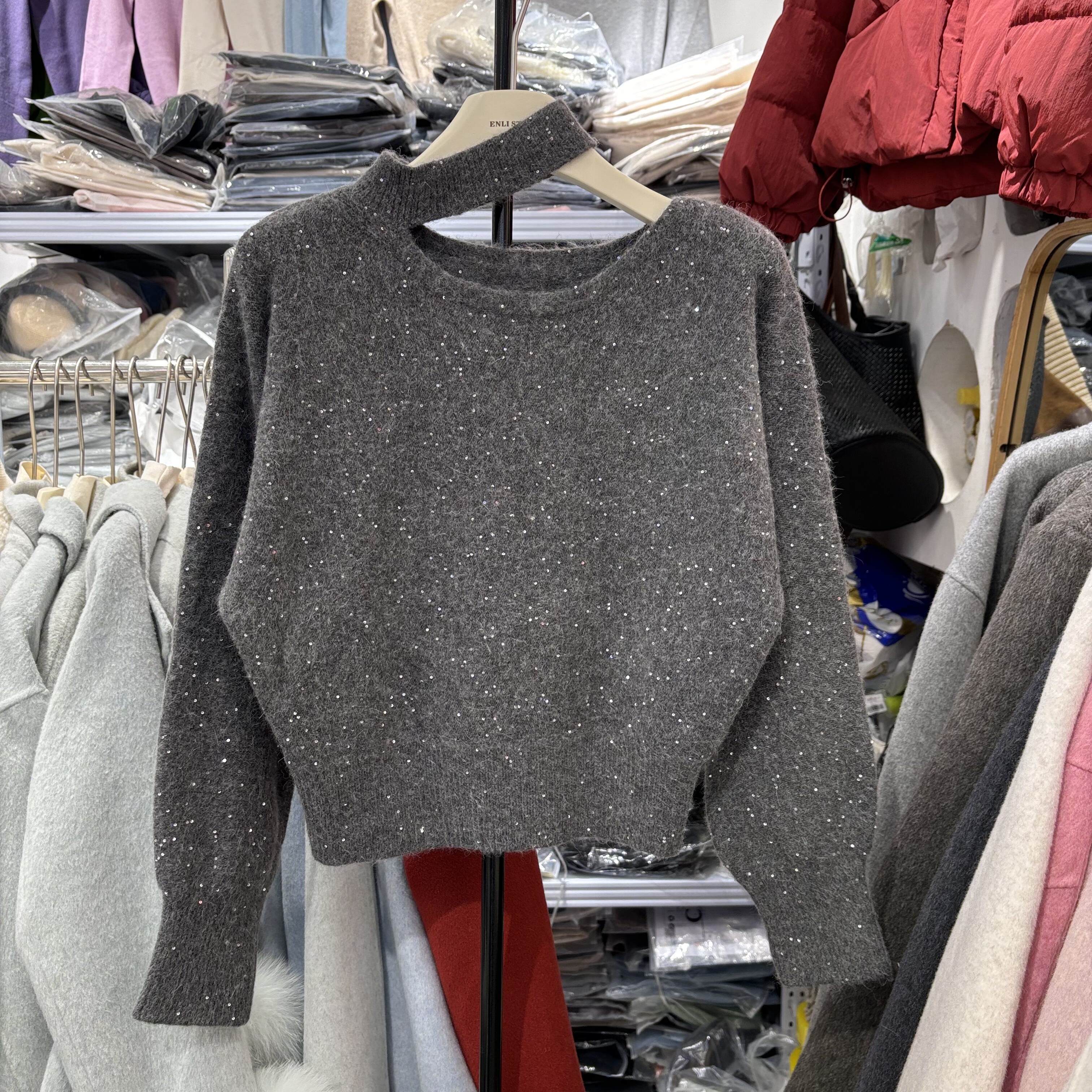 韩系温柔风圆领挂脖亮片针织衫女2025冬季小心机时髦百搭毛衣,淘宝优惠券,粉丝福利购,淘宝优惠卷