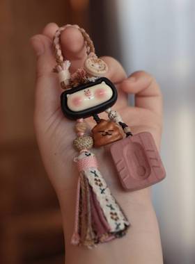 原创血柏粪坑搭配桃木便便星月元宝黑檀卡通小猪包挂个性时尚挂饰