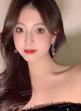 长款高级感女粉色爱心耳钉耳夹