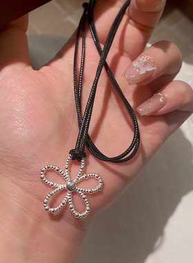 s925纯银镂空花朵挂坠长款项链黑绳抽拉可调节卫衣链子