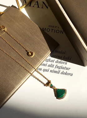 爆款18k玫瑰金扇形小裙子项链女