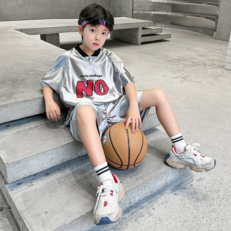 2025夏儿童潮服男童洋气银色运动套装速干男孩短袖球服短裤两件套,淘宝优惠券,粉丝福利购,淘宝优惠卷