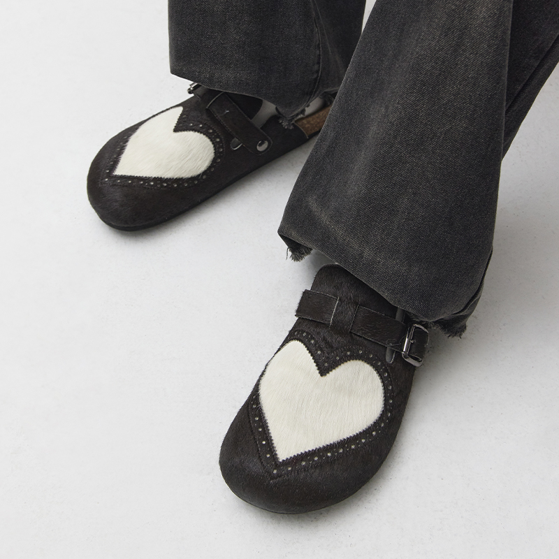 CONP 24SS Heart Closed-Toe Slides 爱心长毛雕花包头鞋 - 图1