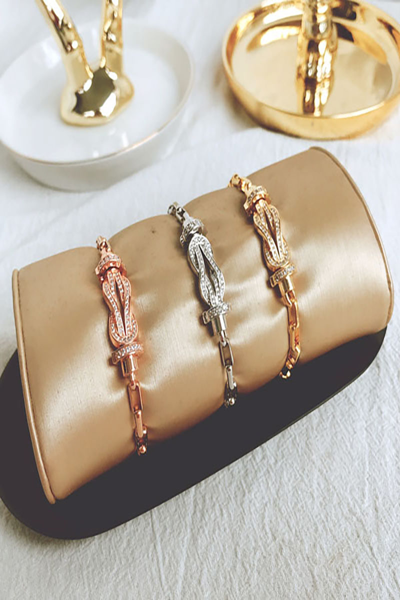 马蹄扣8字扣镀18k金手链女款 高级感轻奢小众设计精致2023年新款