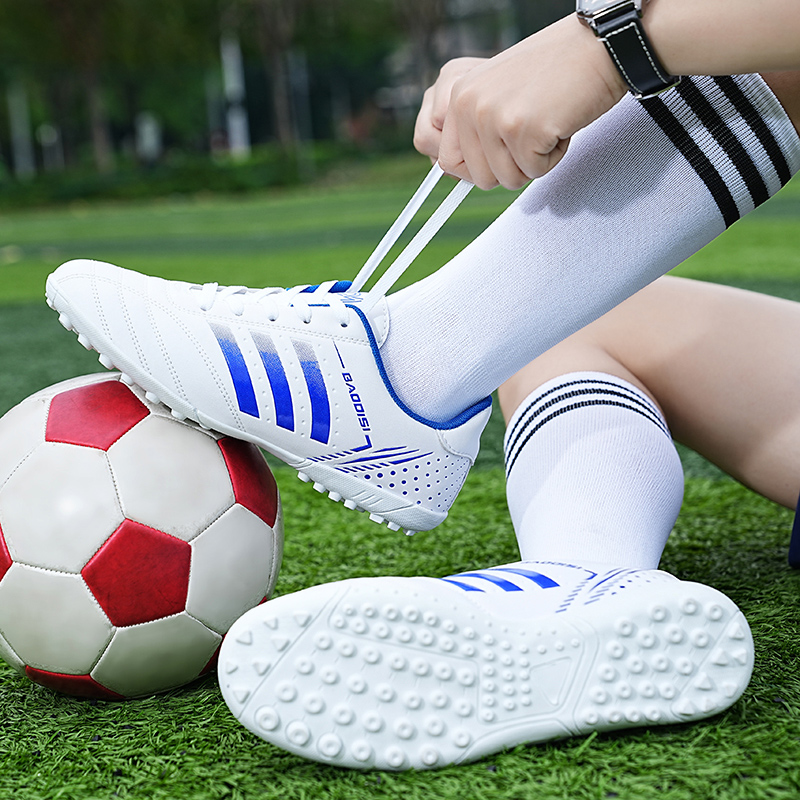 梅西足球鞋男成人造草地学生女儿童比赛训练鞋碎钉AG防滑透气皮足 - 图1