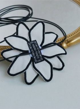 复古个性黑白系带山茶花锁骨链