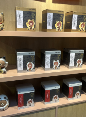 香港现货URDU日本福部屋Linefriends布朗熊白色和平招财猫摆件