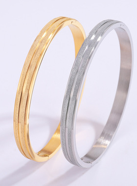 钛钢轻奢手镯满天星磨砂双条纹手镯女生高级感不掉色时尚百搭手环