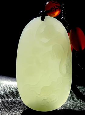 本命年新疆和田玉生肖猴吊坠精雕白玉灵猴献瑞玉石挂件礼物