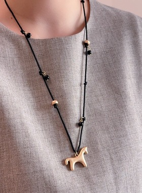 小众设计高级感时髦小马造型红色编绳项链女新中式复古毛衣链颈链